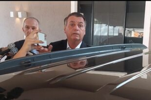 PF apreende US$ 10 mil na casa de Bolsonaro
