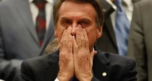 Jair Bolsonaro está com tornozeleira eletrônica