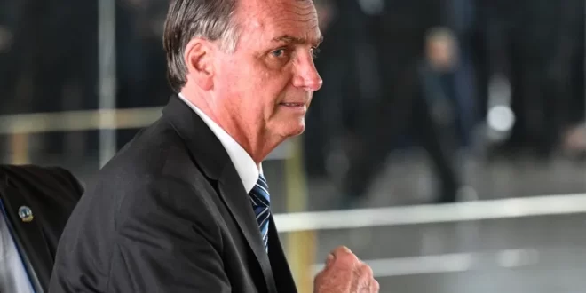 Pen drive no banheiro de Bolsonaro: PF suspeita de esquema com criptomoedas