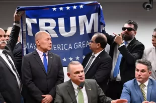 Traição: PL pode ter o registro cassado por estender bandeira de apoio a Donald Trump no Congresso