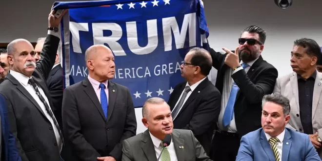 Traição: PL pode ter o registro cassado por estender bandeira de apoio a Donald Trump no Congresso