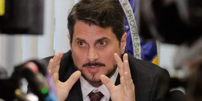 Ninguém quer: golpistas nos EUA temem que Marcos do Val atrapalhe suas articulações contra o Brasil