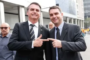 Cara-de-pau: Flávio Bolsonaro pede apoio do governo da Itália para foragida Carla Zambelli