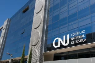 Os que julgam e condenam: Judiciário gasta mais com penduricalhos do que governo com cinco programas sociais