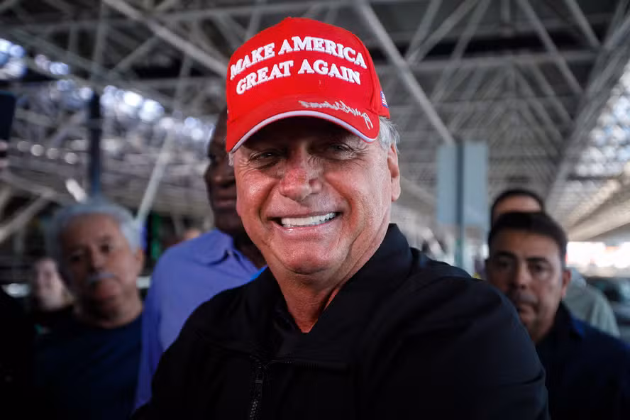 Jair Bolsonaro se curva a Trump e adota postura de traição nacional diante do tarifaço