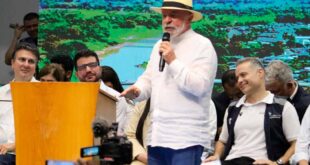 Lula é ovacionado ao chamar Bocalom de mentiroso