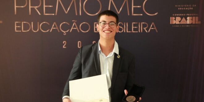 Estudante da rede estadual é premiado pelo MEC pelo desempenho no Enem 2024