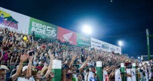 Final do rodeio movimenta a 50ª Expoacre; vencedor é peão de Rondônia