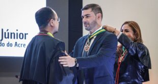Presidente da Aleac, Nicolau Júnior, é homenageado na cerimônia de 50 anos do TRE-AC