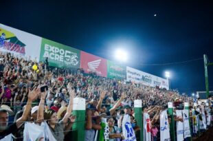 Final do rodeio movimenta a 50ª Expoacre; vencedor é peão de Rondônia