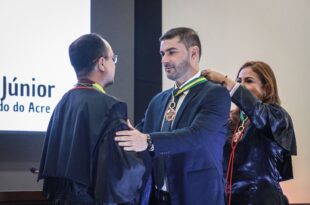 Presidente da Aleac, Nicolau Júnior, é homenageado na cerimônia de 50 anos do TRE-AC