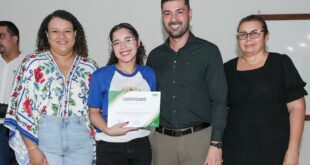 Nicolau Júnior leva o Redação Nota Mil para escola campeã de aprovados no ENEM