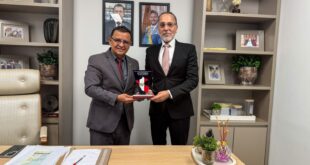 Gonzaga é homenageado por cônsul peruano pelos serviços prestados em prol da integração comercial entre Acre e Peru