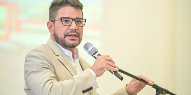 Gladson assina decreto que atualiza condições de repartição de recursos da comercialização futura de créditos de carbono