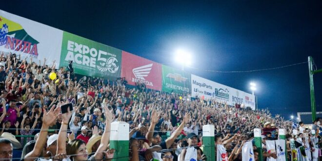 Final do rodeio movimenta a 50ª Expoacre; vencedor é peão de Rondônia