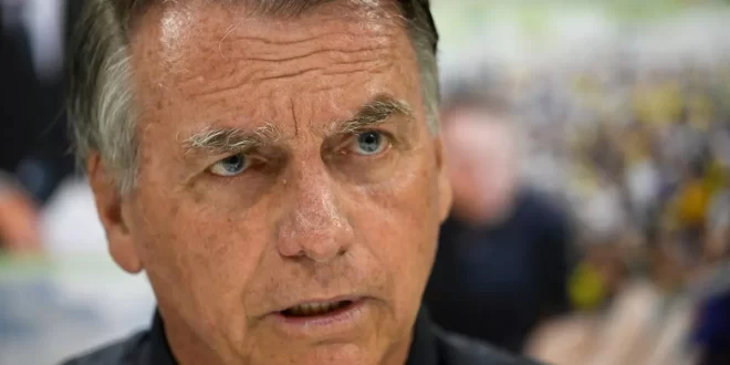 Ministro do STF justificou prisão de Jair Bolsonaro com base no descumprimento de medidas cautelares