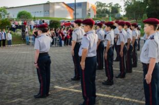 Padrões de estética e comportamento baseados na cultura militar não têm respaldo legal, governo pode ser responsabilizado