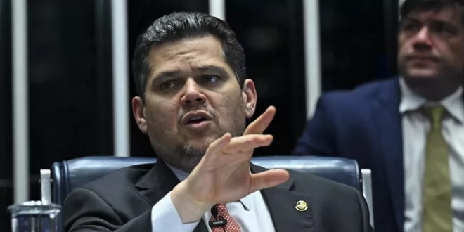 Presidente do Senado descarta processar ministro do STF e anistia não tem força na Câmara