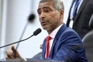 Acordou: Romário deixa de seguir Bolsonaro e apaga fotos com ele