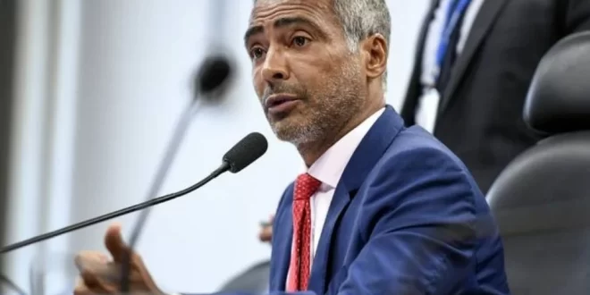 Acordou: Romário deixa de seguir Bolsonaro e apaga fotos com ele
