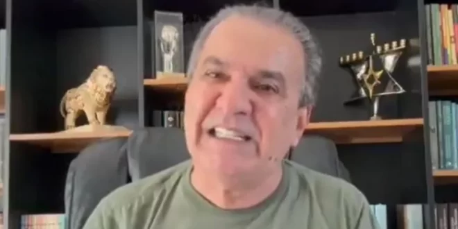 Posa de porta-voz dos evangélicos mas esconde o colapso de sua influência política, financeira e moral