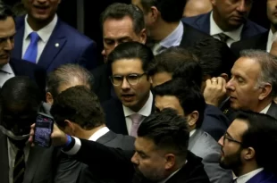Motim na Câmara: dois deputados bolsonaristas estavam armados dentro do plenário