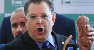 Extremistas acusam projeto de proteção infantil de “censura”