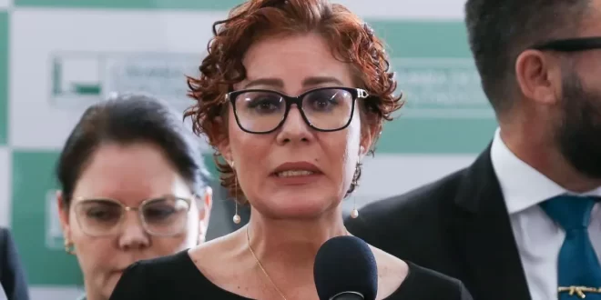 De volta à prisão: Justiça italiana nega prisão domiciliar para Carla Zambelli