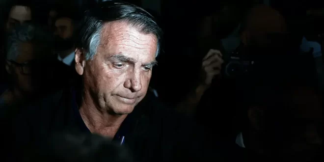 Aliados temem que pedido de asilo na Argentina leve Bolsonaro à prisão comum
