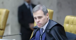 Mendonça pede vista e paralisa decisão do STF sobre devolução de descontos indevidos do INSS