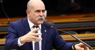 Deputado Sargento Fahur pode perder mandato por agressão física ao colega Henrique Vieira