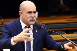 Deputado Sargento Fahur pode perder mandato por agressão física ao colega Henrique Vieira