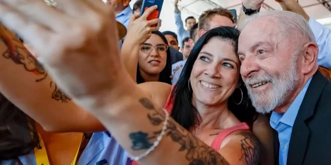 Lula confirma gás de cozinha gratuito para 15,5 milhões de famílias