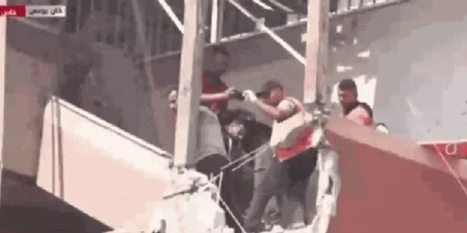 Ataque israelense atinge hospital em Gaza e mata 20, incluindo 4 jornalistas