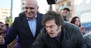 Povo revoltado: Milei tenta fazer carreata mas é recebido a pedradas e garrafadas