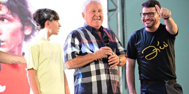 Zico inspira juventude em palestra sobre liderança e superação