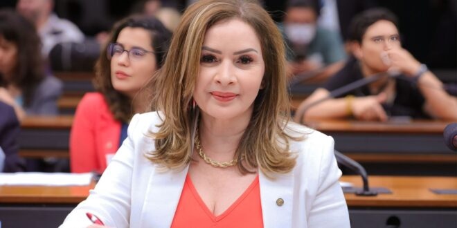 PEC da Blindagem: só a deputada Socorro Néri se salva