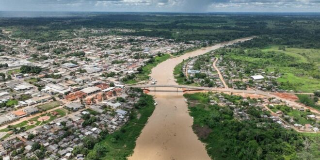 Terra de Padre Paolino: Sena Madureira comemora 121 anos