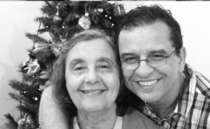 Momento de dor: deputado Luiz Gonzaga se despede de sua mãe 2 Momento de dor: deputado Luiz Gonzaga se despede de sua mãe
