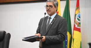 Edvaldo Magalhães relata estudo que mostra que Governo do Acre priorizou comissionados e temporários ao invés de convocar efetivos