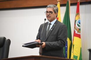 Edvaldo Magalhães relata estudo que mostra que Governo do Acre priorizou comissionados e temporários ao invés de convocar efetivos
