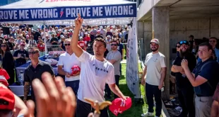 Ativista do movimento MAGA é assassinado enquanto discursava em universidade nos EUA