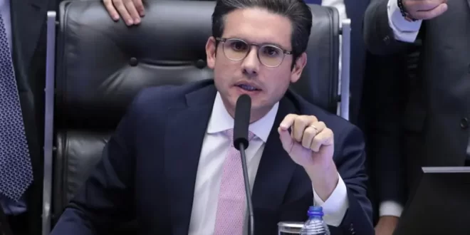 Aprenda a votar ou se lasque: Centrão articula volta do voto secreto para barrar punições a parlamentares
