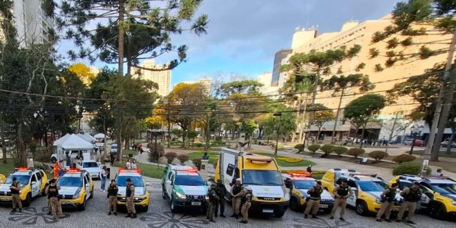 Governo de direita: viaturas da PM disparam sirenes durante 1h em frente à Universidade Federal do Paraná