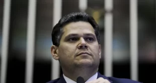 “Não dá para aguentar calado as agressões de Eduardo Bolsonaro contra o Brasil", diz Alcolumbre