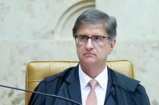 PGR denuncia Eduardo e Paulo Figueiredo ao STF por coação da Justiça