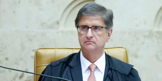 PGR denuncia Eduardo e Paulo Figueiredo ao STF por coação da Justiça