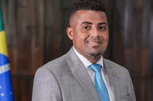 Deputado do RJ acusado de ligação com o Comando Vermelho é alvo de operação da PF