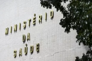 Ministério da Saúde faz alerta sobre bebidas adulteradas por metanol
