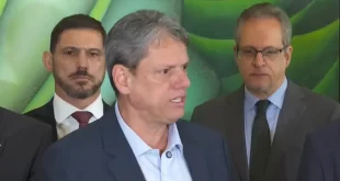 Tarcísio se irrita com pergunta sobre envolvimento do PCC com bebidas falsificadas
